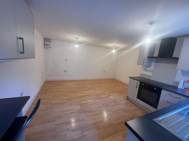 Flat for rent in Hatch End, Greater London