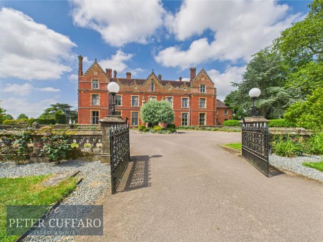 Flat for rent in Wormley, Broxbourne