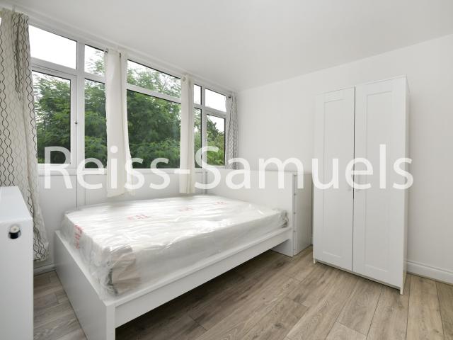 Flat for rent in Oval, Greater London