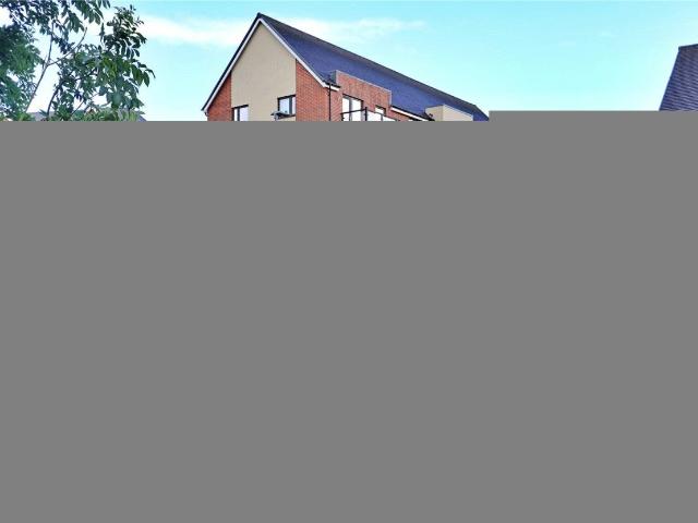 Flat for rent in Kingsmead, Shenley Brook End