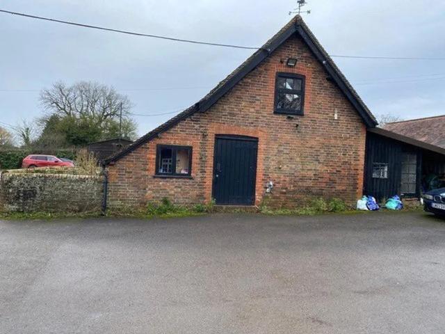 Flat for rent in Hillview, Surrey