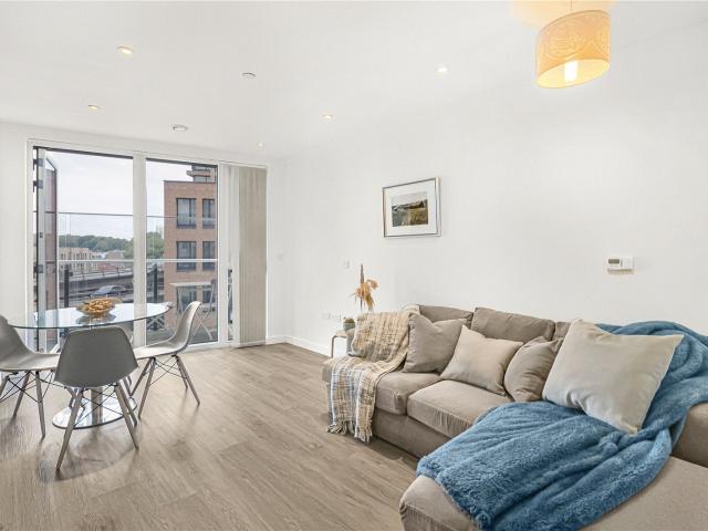 Flat for rent in London Borough of Croydon, Greater London