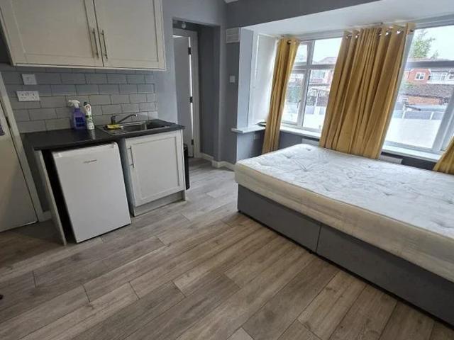 Flat for rent in Yeading, Greater London