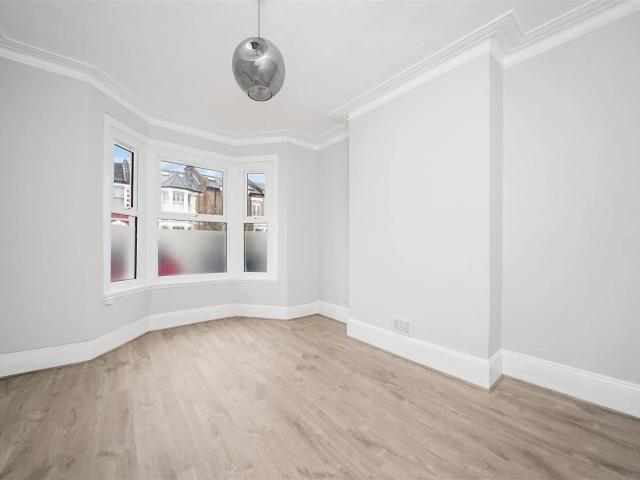 Flat for rent in Palmers Green, Greater London