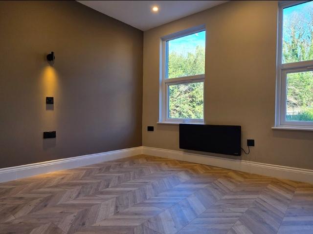Flat for rent in Hillview, Surrey