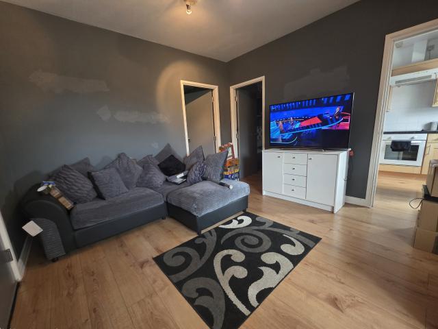 Flat for rent in Fallings Park, Park Village