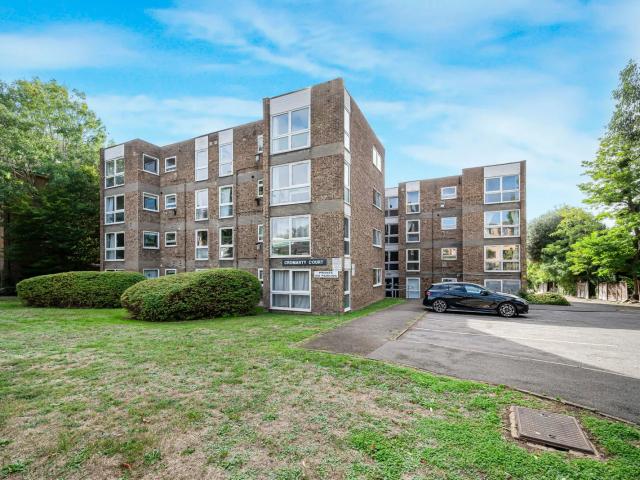 Flat for rent in Widmore Green, Greater London
