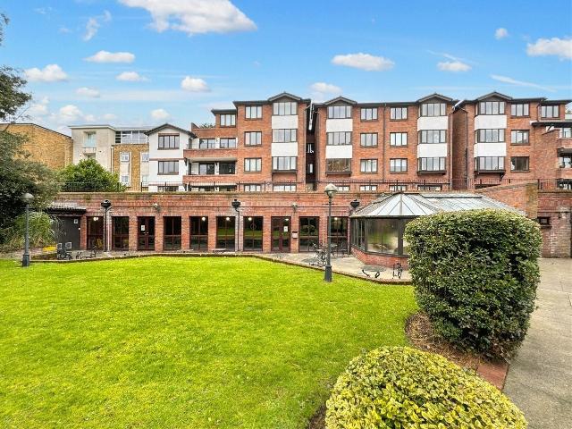 Flat for rent in Widmore Green, Greater London