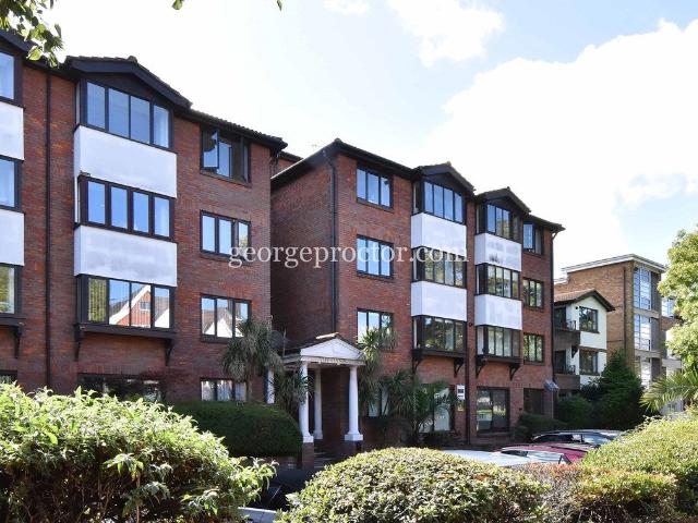 Flat for rent in Widmore Green, Greater London