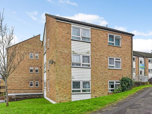 Flat for rent in Sleepers' Hill, Hampshire