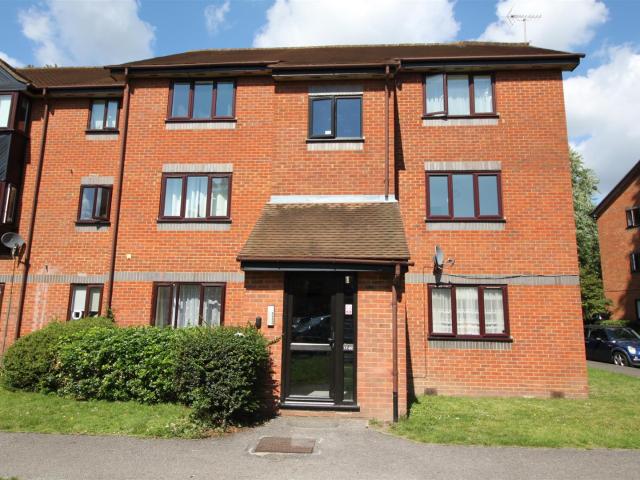 Flat for rent in Hayes, Hayes