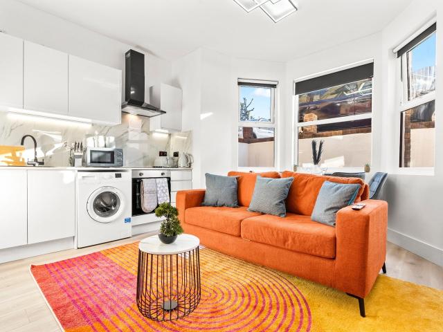 Flat for rent in Brondesbury Park, Greater London