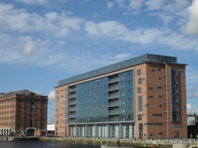 Flat for rent in Calderstones