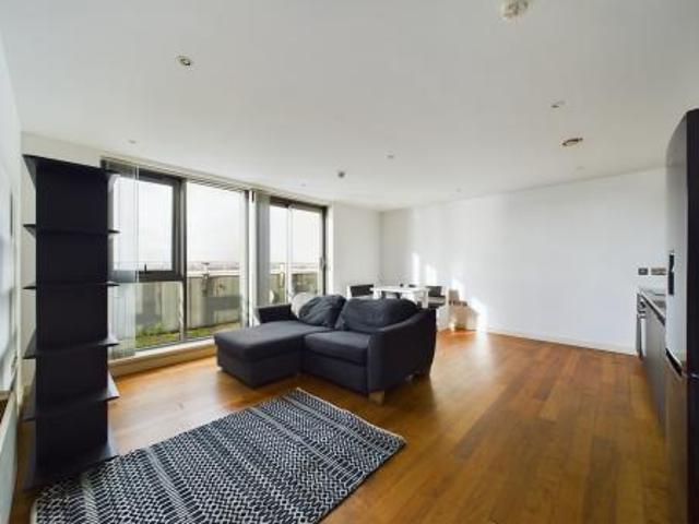 Flat for rent in Calderstones