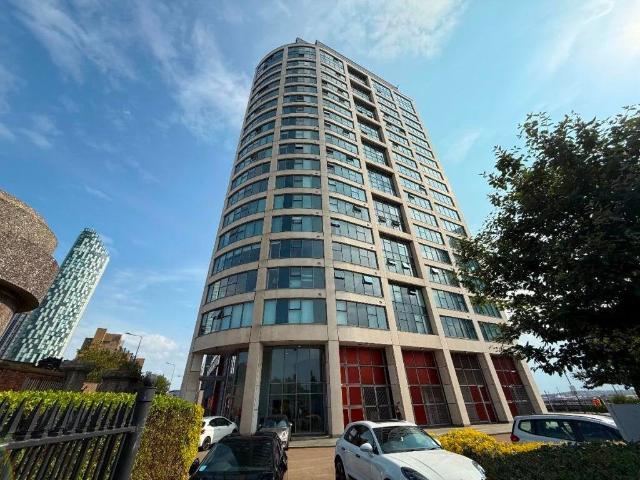 Flat for rent in Calderstones
