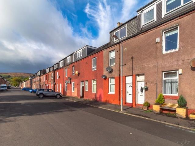 Flat for rent in Alexandria, Scotland