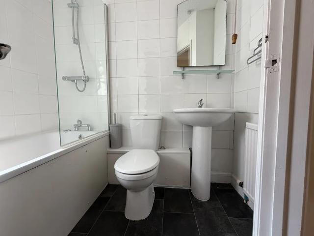 Flat for rent in Pengam Green, Falcon Lodge