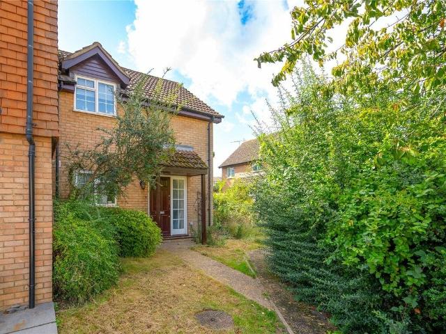 Flat for rent in Five Acres, Hertfordshire