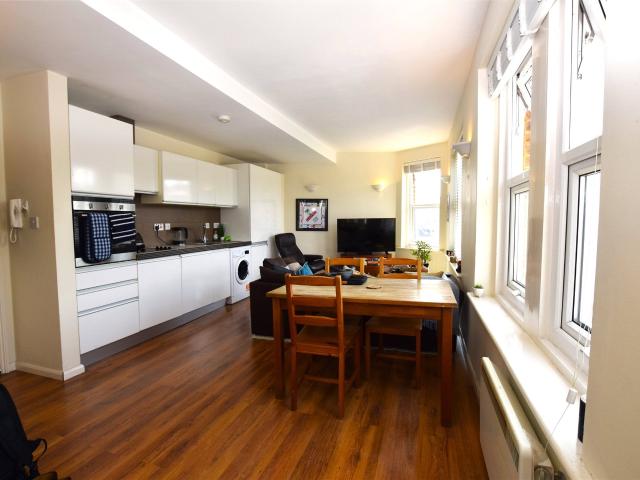 Flat for rent in Southfields, Greater London