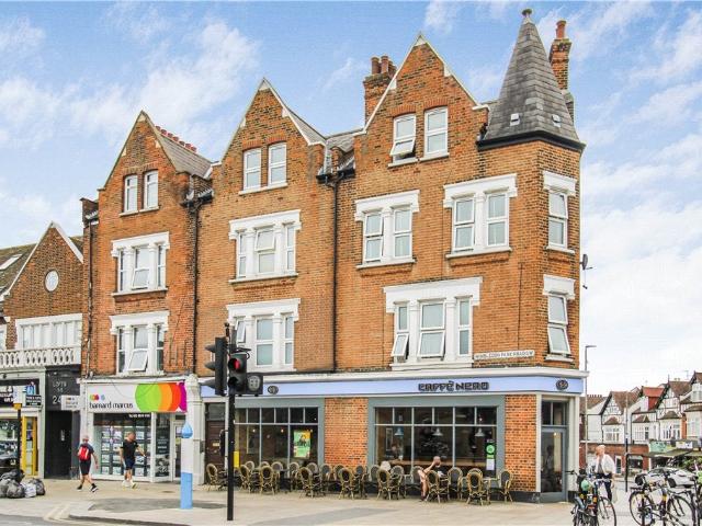 Flat for rent in Southfields, Greater London