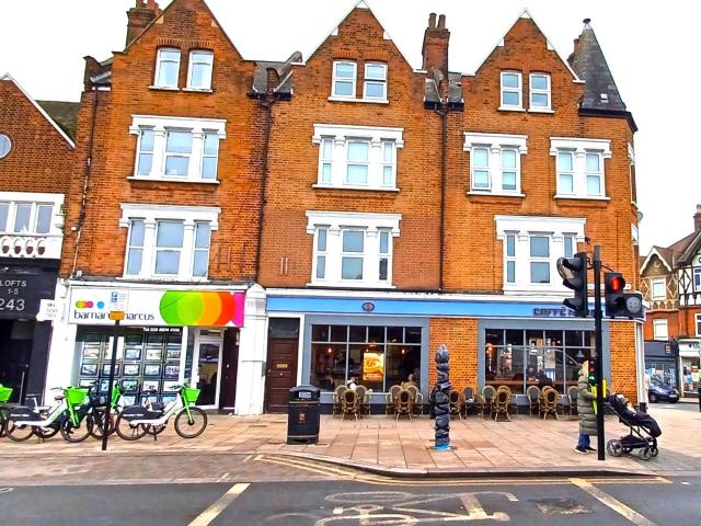 Flat for rent in Southfields, Greater London