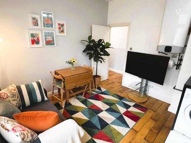 Flat for rent in London Borough of Ealing, Greater London