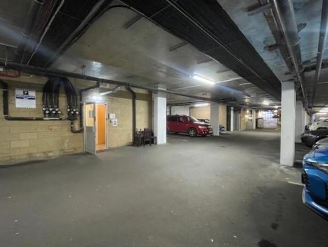 Flat for rent in Northwood, Greater London