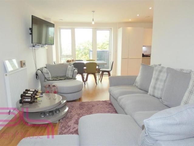 Flat for rent in Slough
