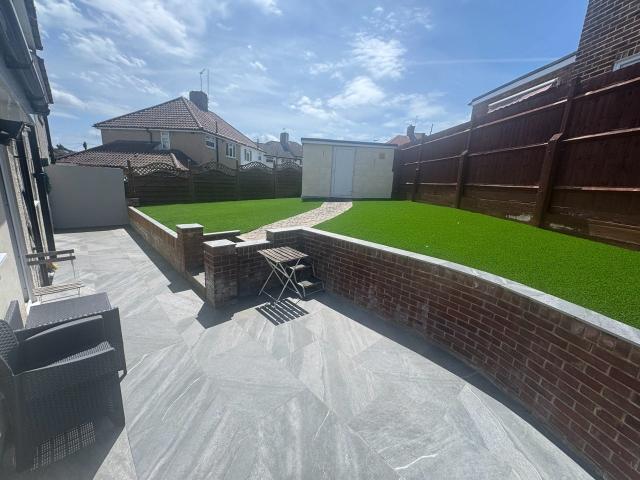 Flat for rent in London Borough of Croydon, Forestdale