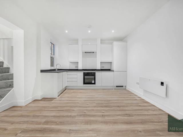 Flat for rent in London Borough of Barnet, Greater London