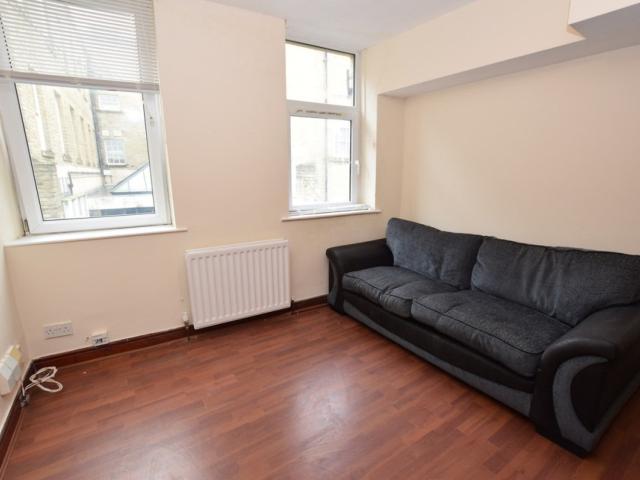 Flat for rent in Huddersfield, Kirklees