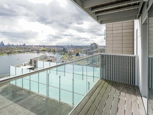 Flat for rent in Woodberry Down, Stamford Hill