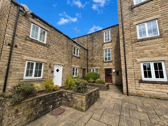 Flat for rent in Saddleworth, Pendock