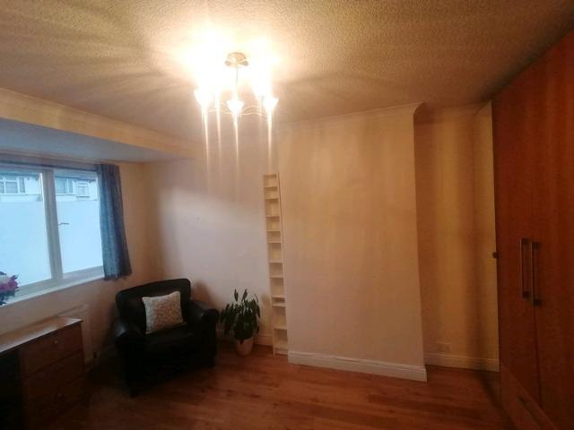 Flat for rent in Motspur Park, Greater London