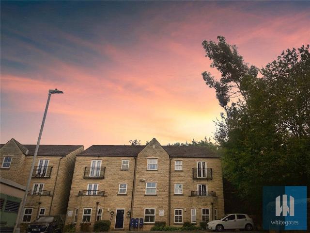 Flat for rent in Armitage Bridge, West Yorkshire