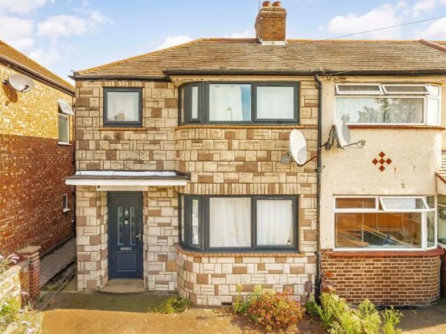 Apartment for rent in Medway Village, Greater London