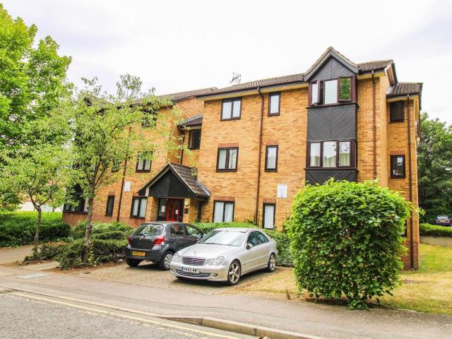 Flat for rent in Ivy Chimneys, Epping