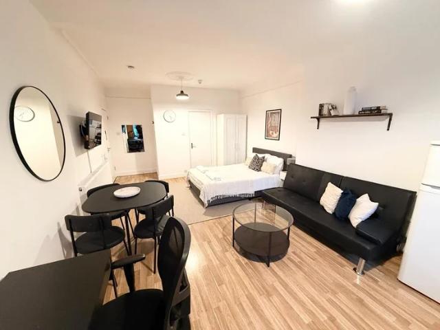 Flat for rent in Winchmore Hill, Palmers Green