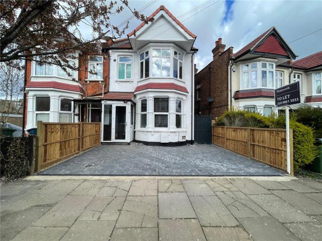 Flat for rent in Wealdstone, Greater London