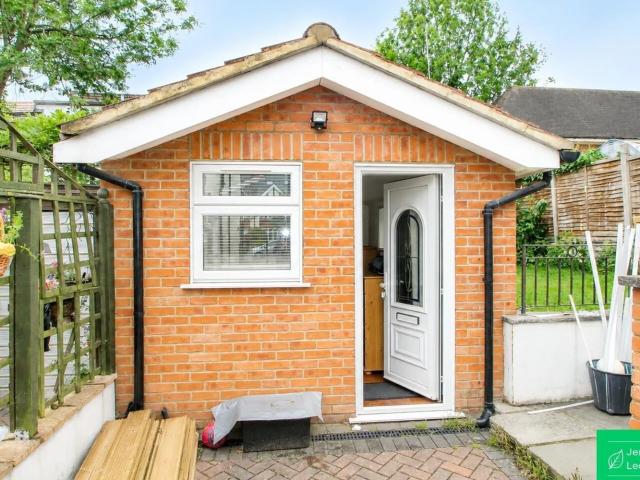 Flat for rent in Friern Barnet, Greater London