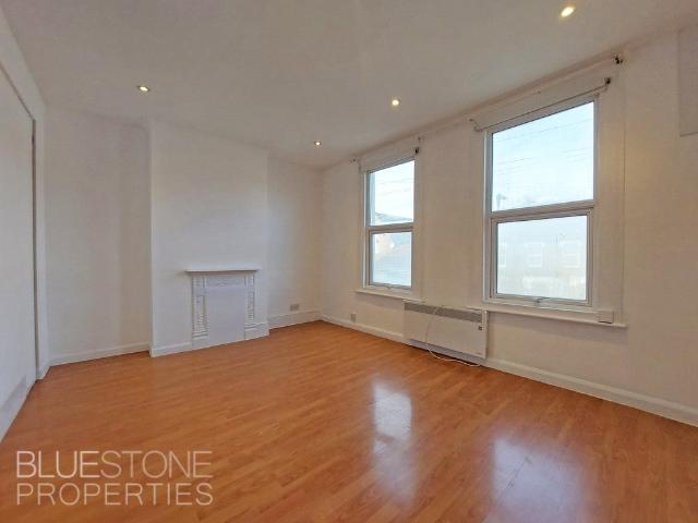 Flat for rent in London Borough of Croydon, Greater London