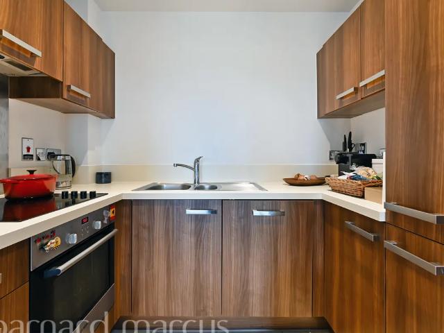 Flat for rent in Roehampton, Greater London