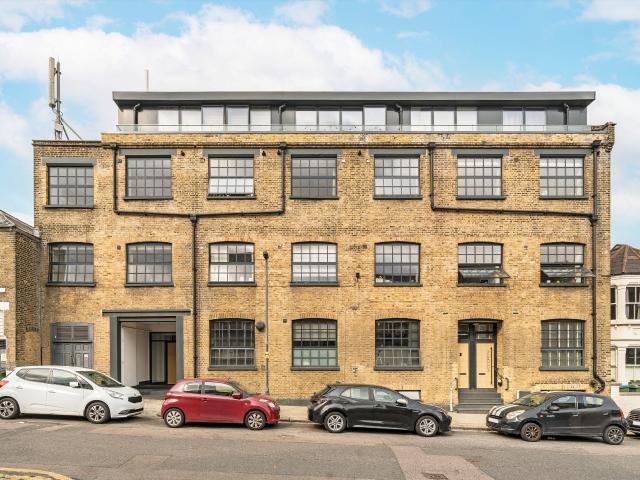 Flat for rent in Charlton Riverside, Greater London