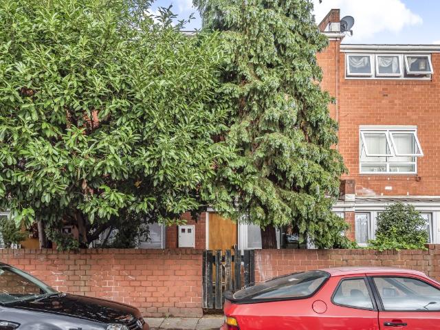 Flat for rent in Cossall Estate, Greater London