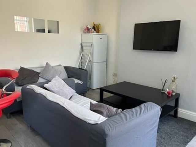 Flat for rent in Burley, West Yorkshire