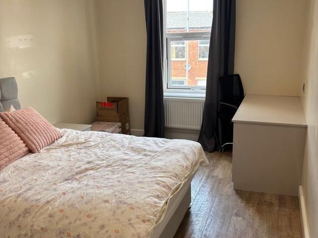 Flat for rent in Hyde Park, West Yorkshire