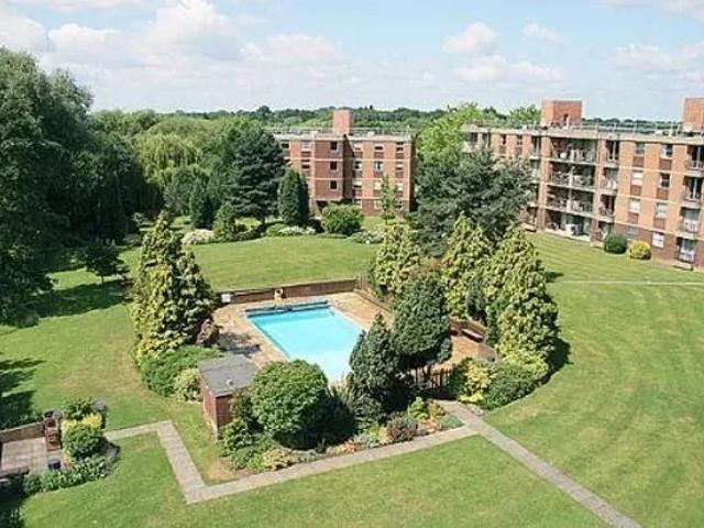 Flat for rent in London Borough of Barnet, Greater London