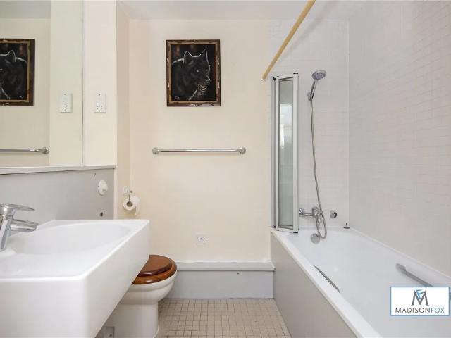 Flat for rent in North Woolwich, Greater London