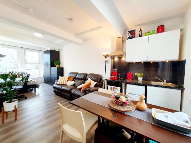 Flat for rent in Charlton Riverside, Greater London