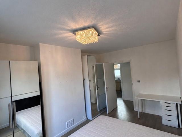 Flat for rent in North Kensington, Greater London